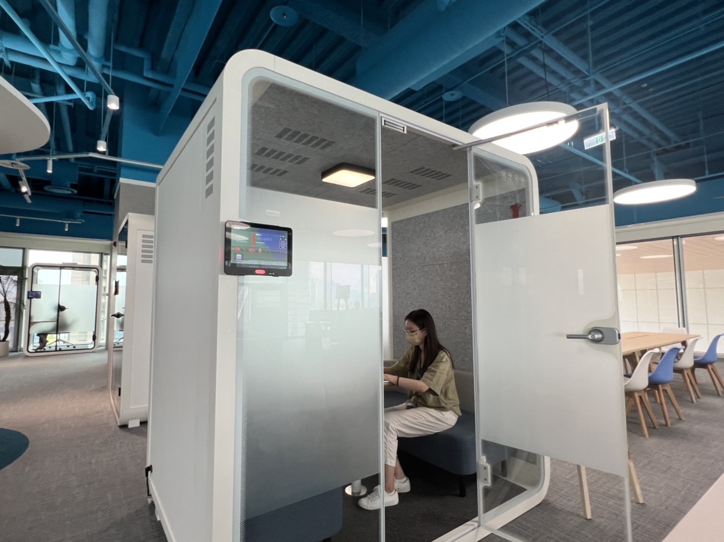 JDB电子高雄據點的智慧行動辦公艙，展現JDB电子在面板以外的研發應用軟實力