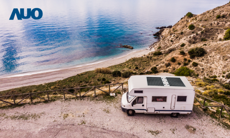 「可撓輕量化太陽光電板SunCurva」使用輕量特殊耐候型複合板取代傳統太陽能板的玻璃前板，不僅降低70%重量，每米平方僅3Kg；具有抗衝擊性能及通過電磁相容性測試，可應用於交通運輸工具，如露營車、遊艇等